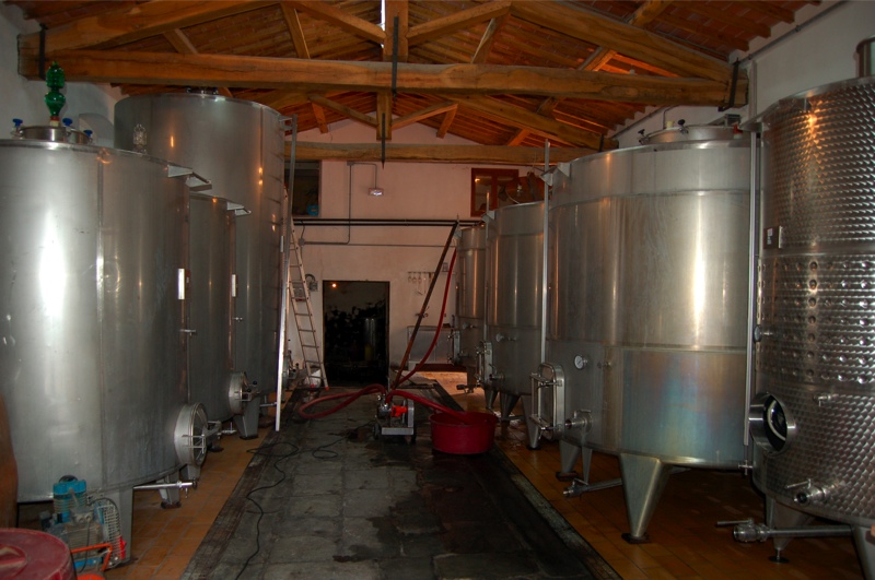 http://www.florencewinemerchants.com/images/stainless-stell-fermentation.jpg